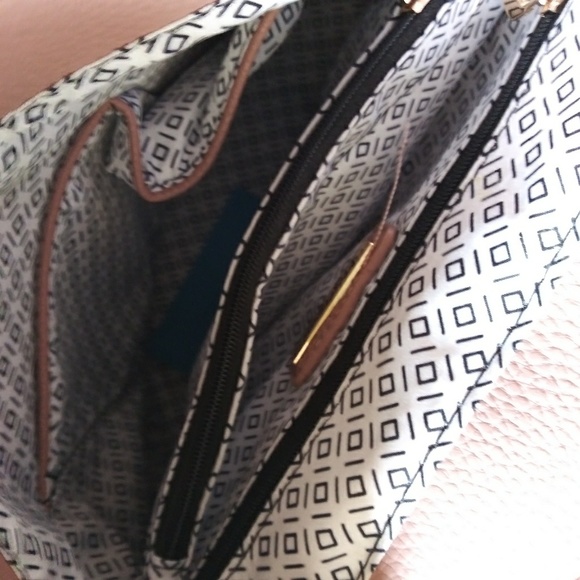 NWT MIZTIQUE CONVERTIBLE VEGAN BACKPACK BAG - Picture 4 of 7